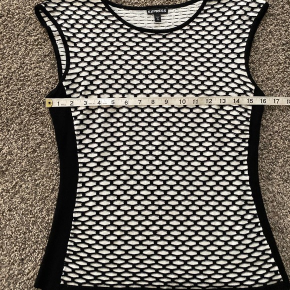 Express Black/White Patterned Sleeveless Sweater - M - Picture 3 of 4